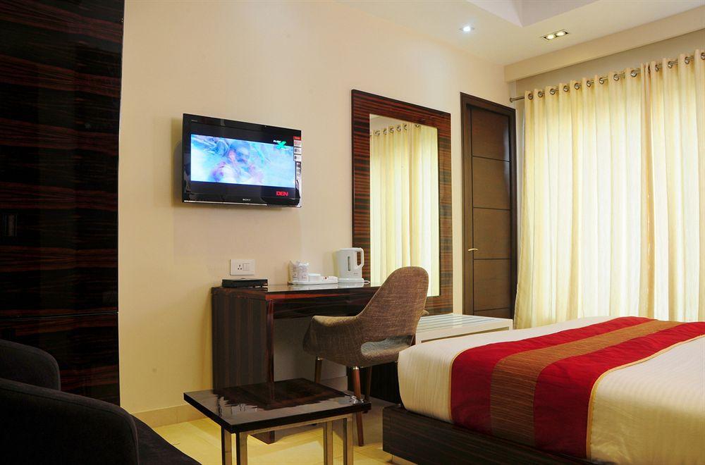 Hotel Gulnar New Delhi Ngoại thất bức ảnh