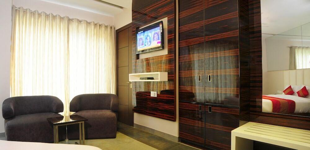 Hotel Gulnar New Delhi Ngoại thất bức ảnh