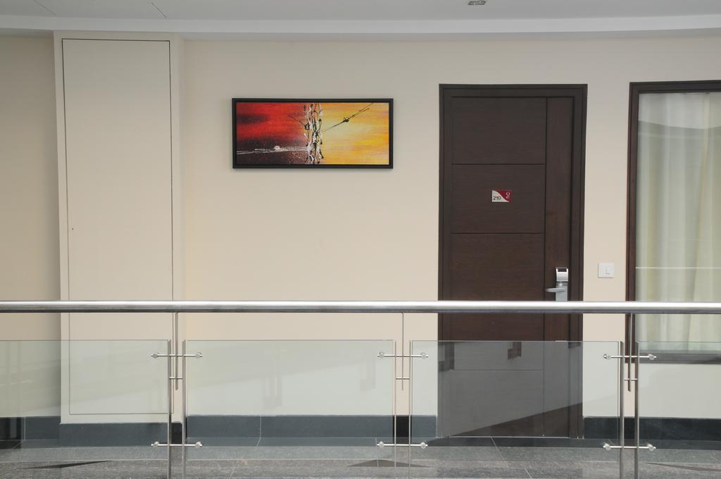 Hotel Gulnar New Delhi Ngoại thất bức ảnh
