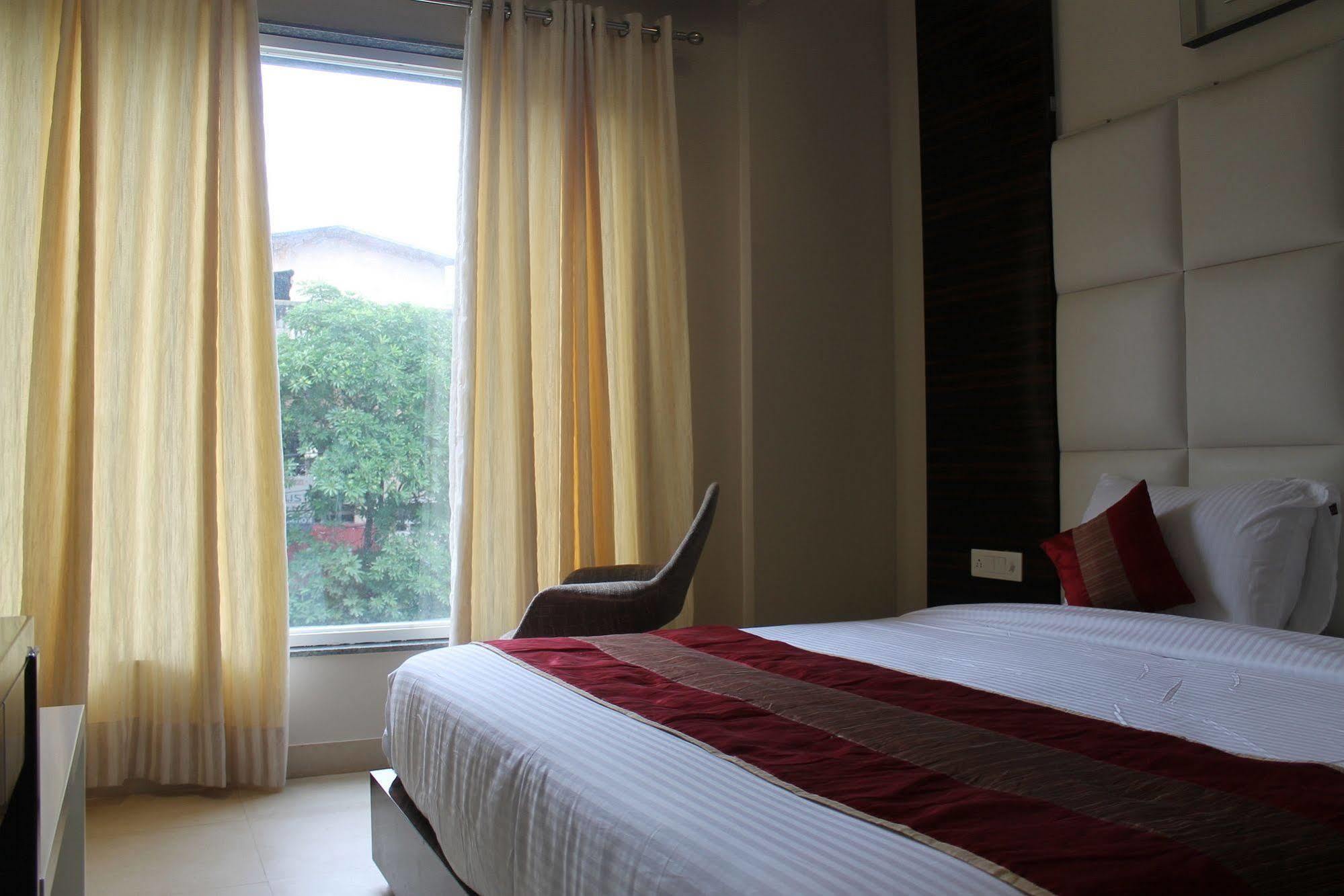 Hotel Gulnar New Delhi Phòng bức ảnh