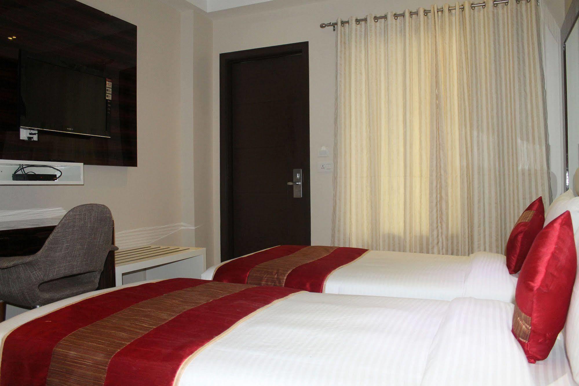 Hotel Gulnar New Delhi Ngoại thất bức ảnh