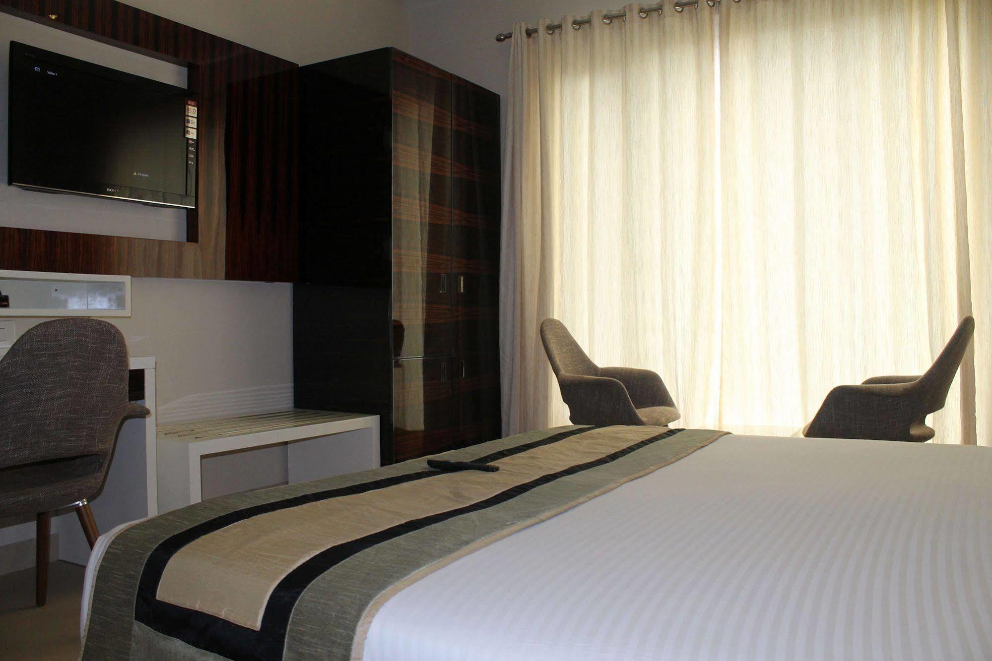 Hotel Gulnar New Delhi Ngoại thất bức ảnh
